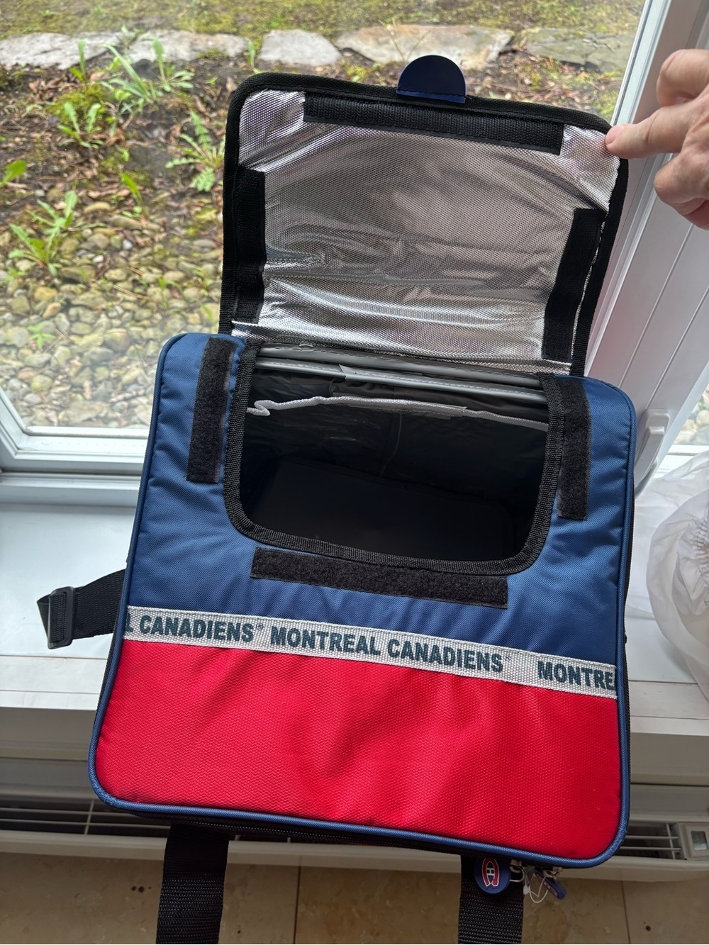 NHL Montreal Canadiens Red and Blue Lunch Bag - Picture 8 of 16